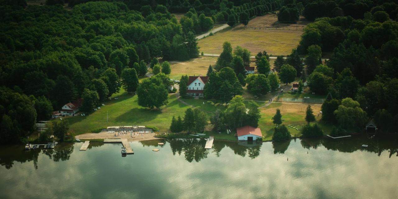 فندق Fountain Point Suttons Bay المظهر الخارجي الصورة